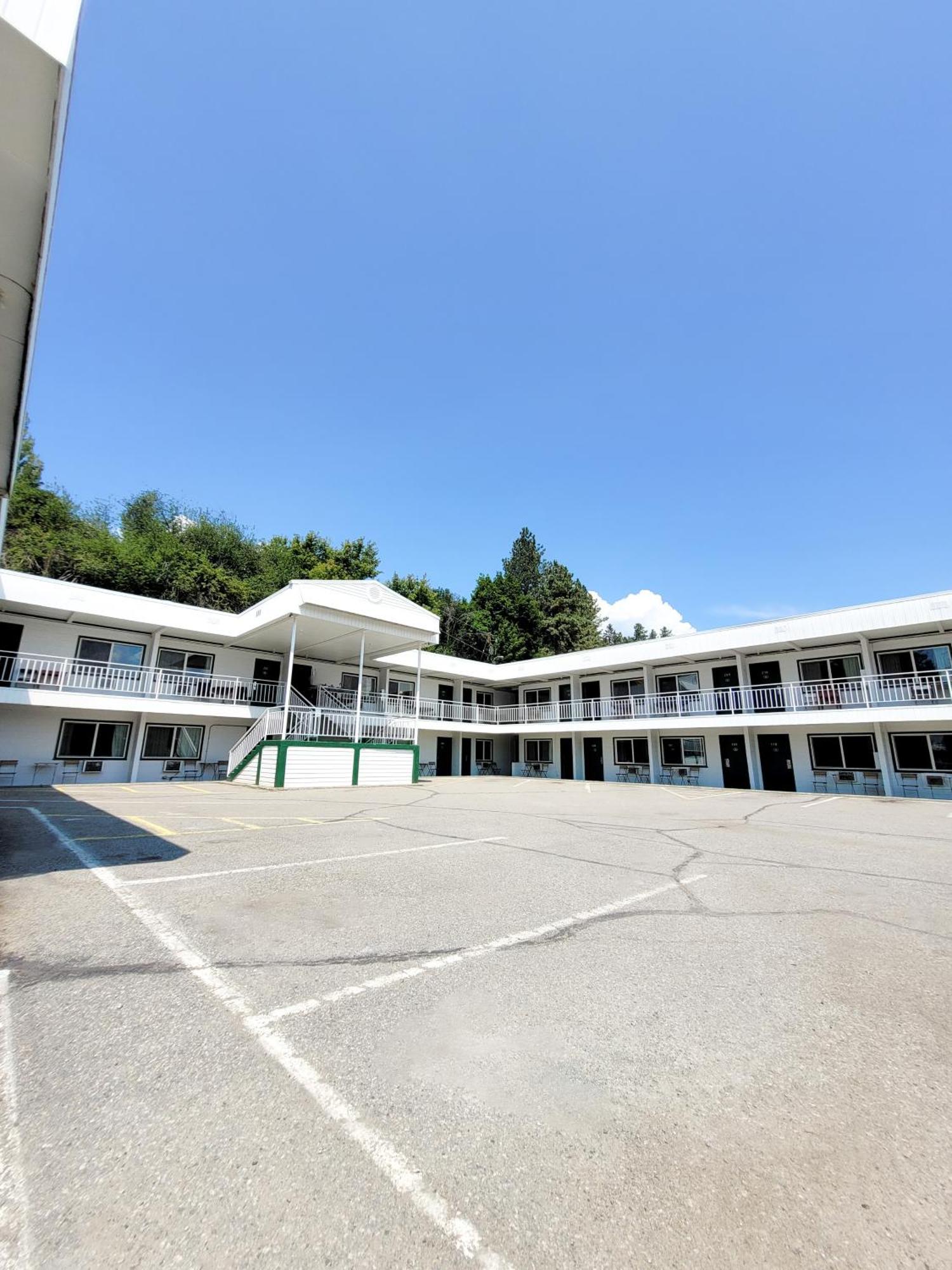 The Villager Inn Princeton Motel Exterior photo